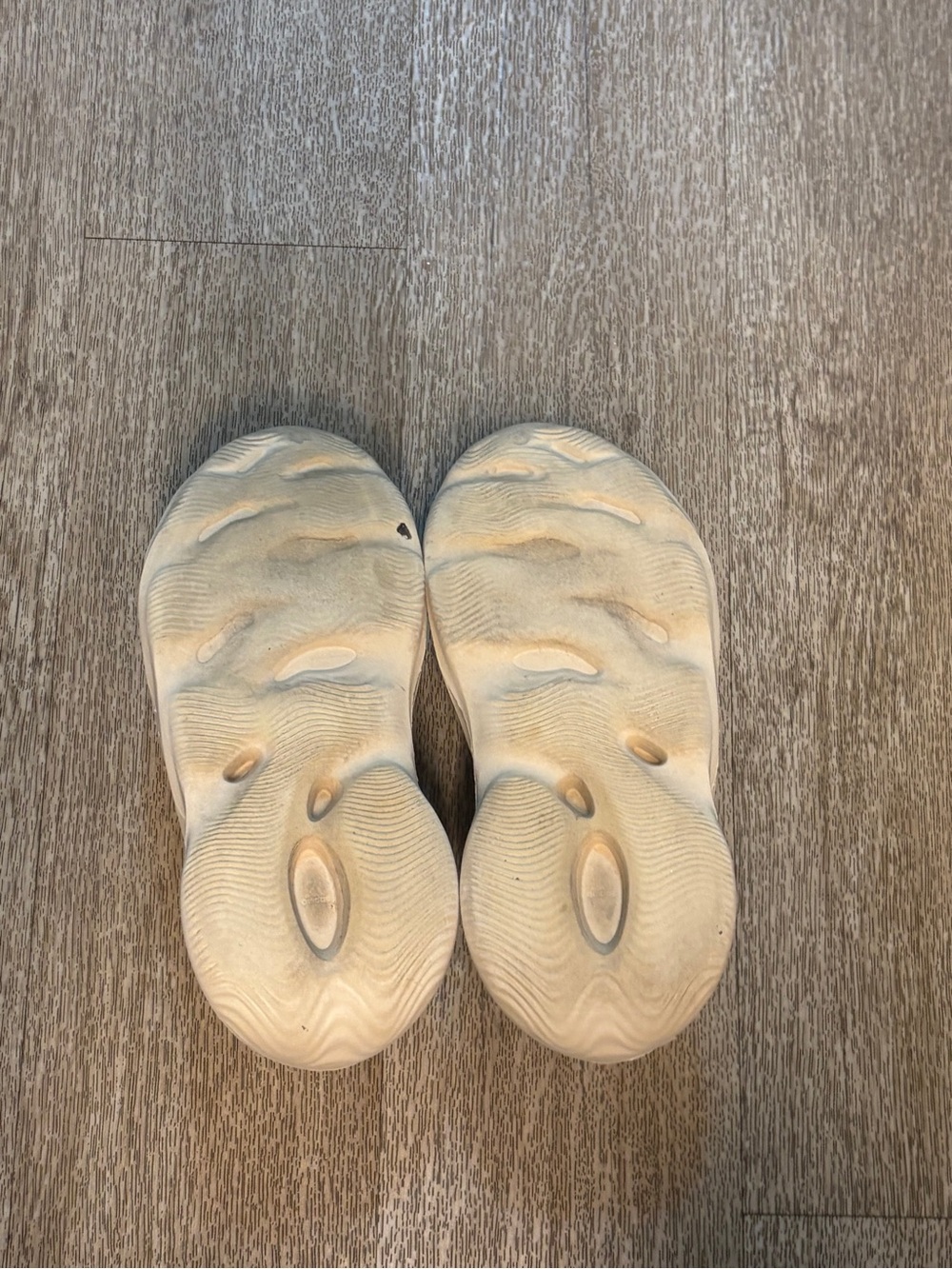 YEEZY MENS SAND FOAM RUNNER SIZE 6 - Picture 6 of 8